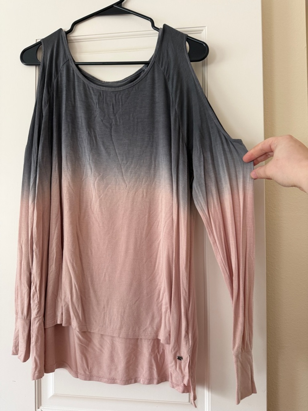 Cold-Shoulder Dip-Dye Long Sleeve Top - Gray to Pink